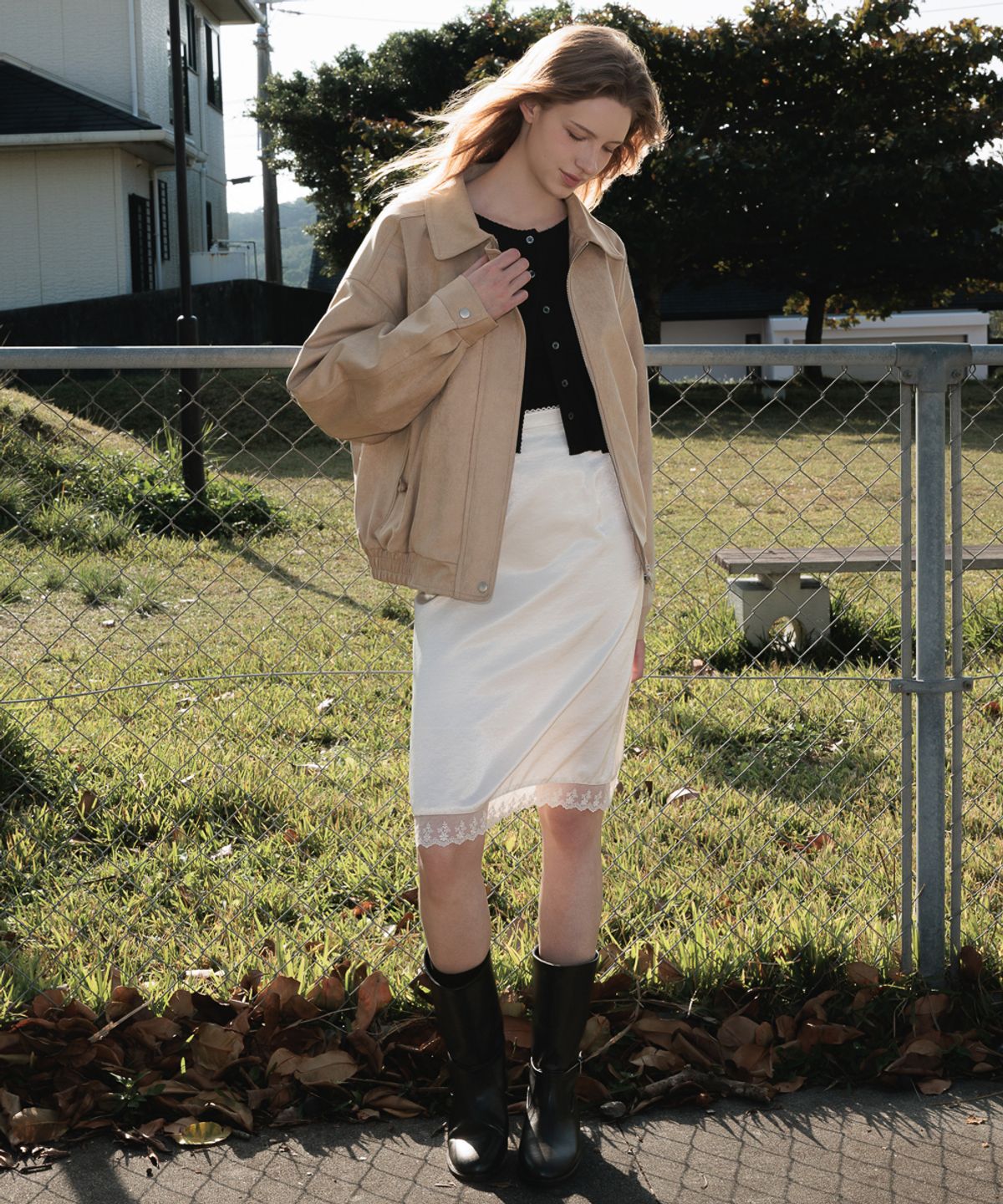 드헤베(DEHEVE) Back Logo Suede Jacket [Beige]