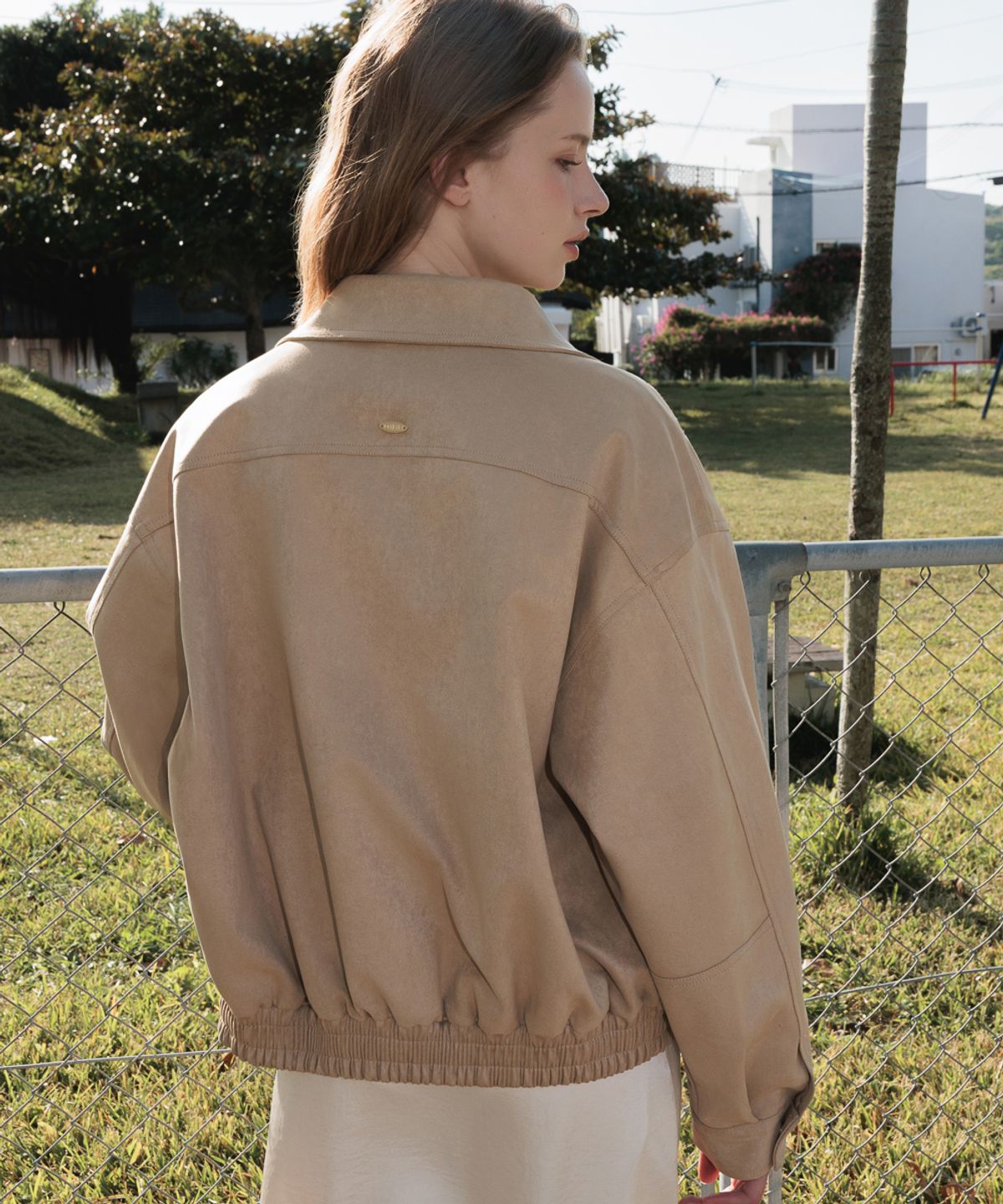 드헤베(DEHEVE) Back Logo Suede Jacket [Beige]