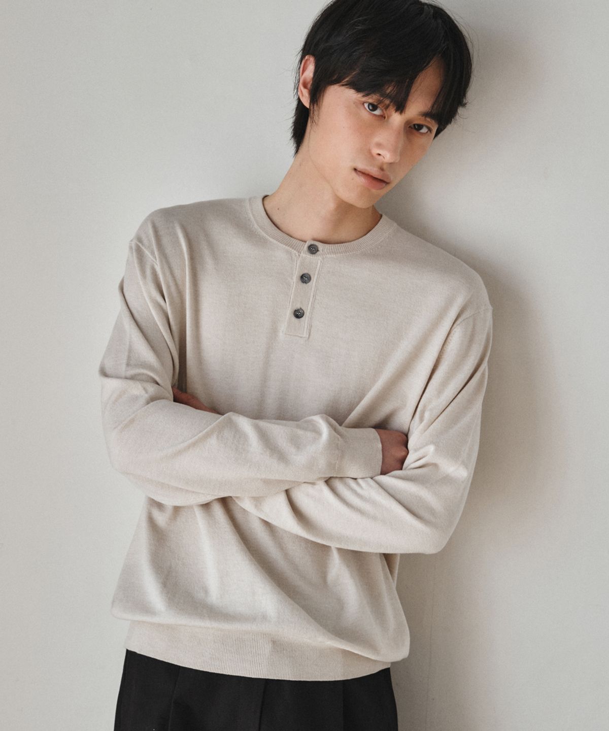 웬즈데이오아시스(WEDNESDAY OASIS) 워셔블 미니멀 헨리넥 니트_SOFT BEIGE(WC26KN21)