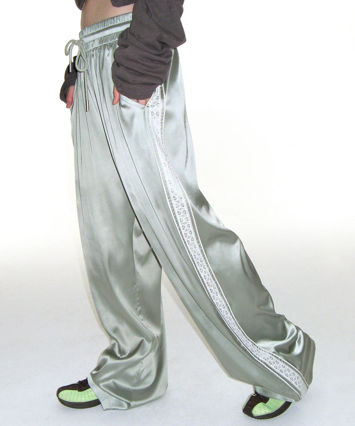 아메스 월드와이드(AMES-WORLDWIDE) LACE GLOSSY PANTS MINT