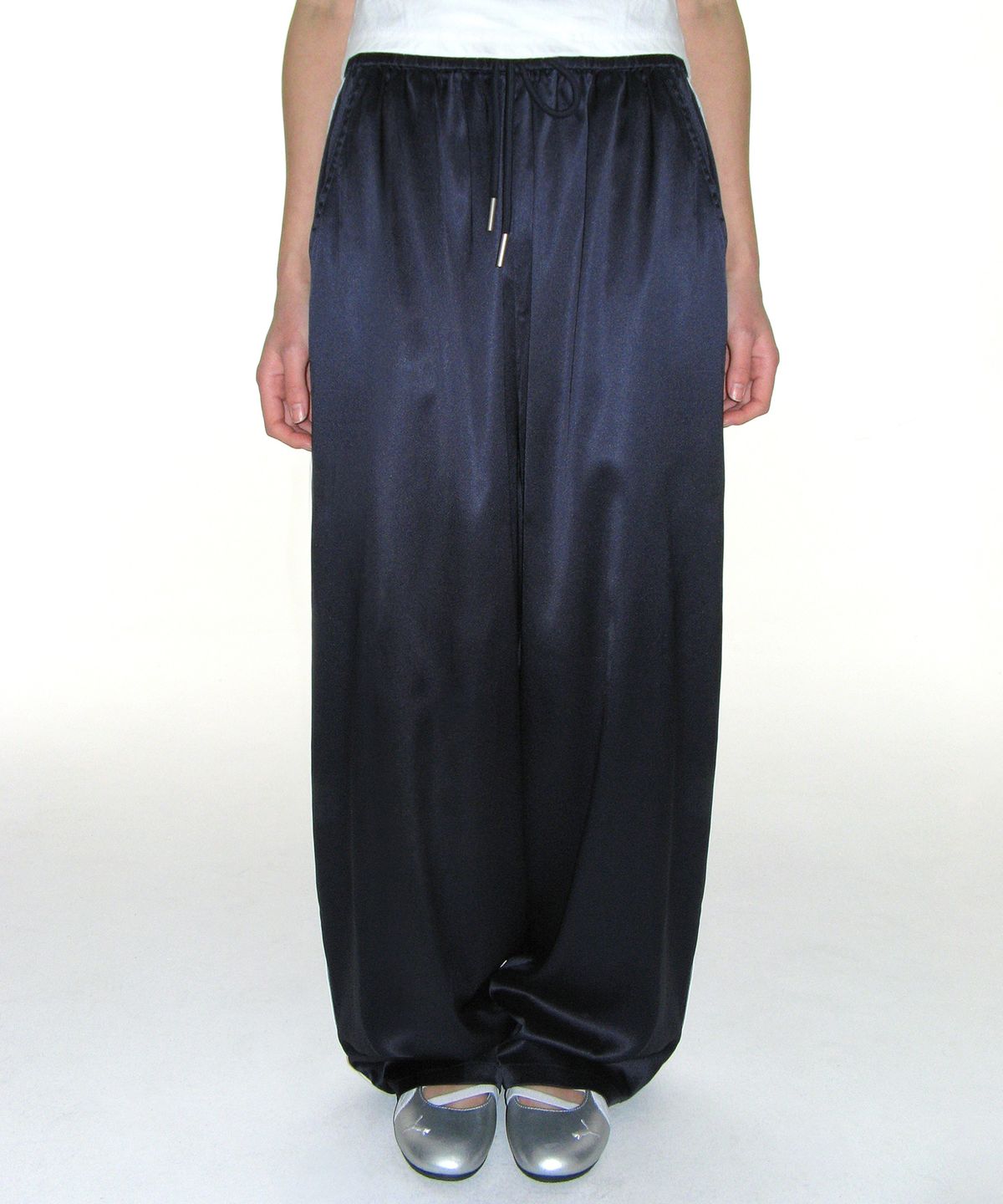 아메스 월드와이드(AMES-WORLDWIDE) LACE GLOSSY PANTS NAVY