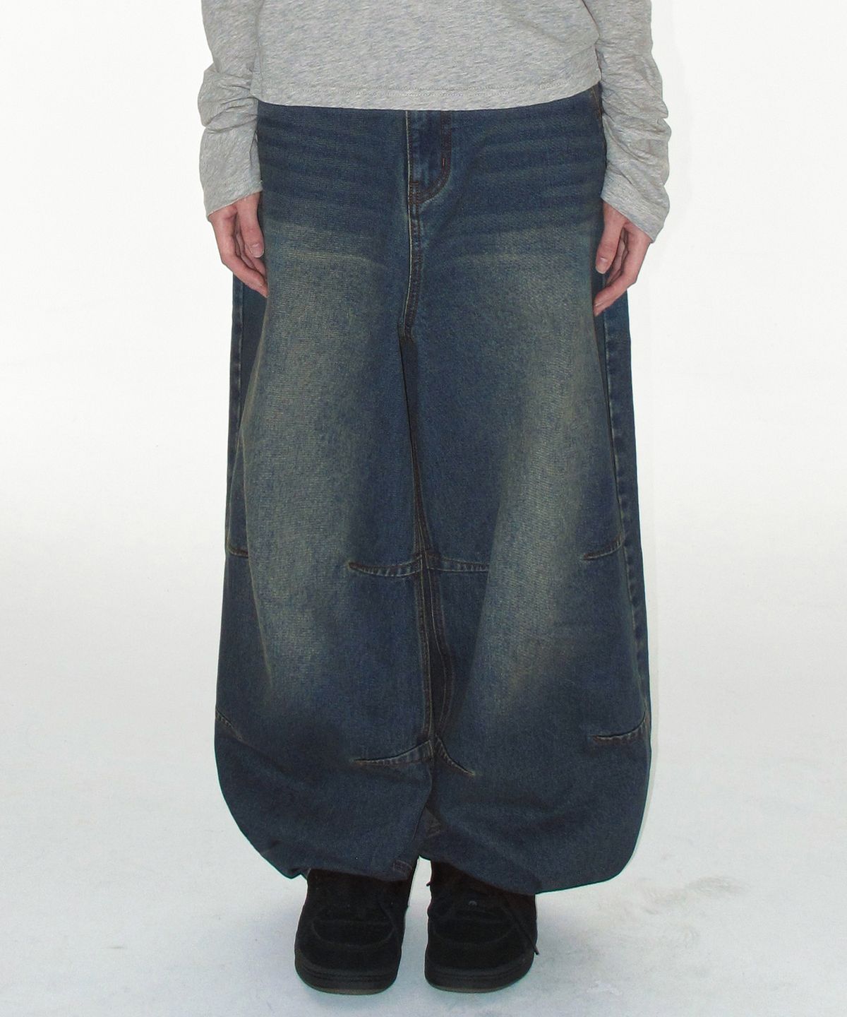 아메스 월드와이드(AMES-WORLDWIDE) STITCH BALLOON FIT DENIM PANTS BLUE