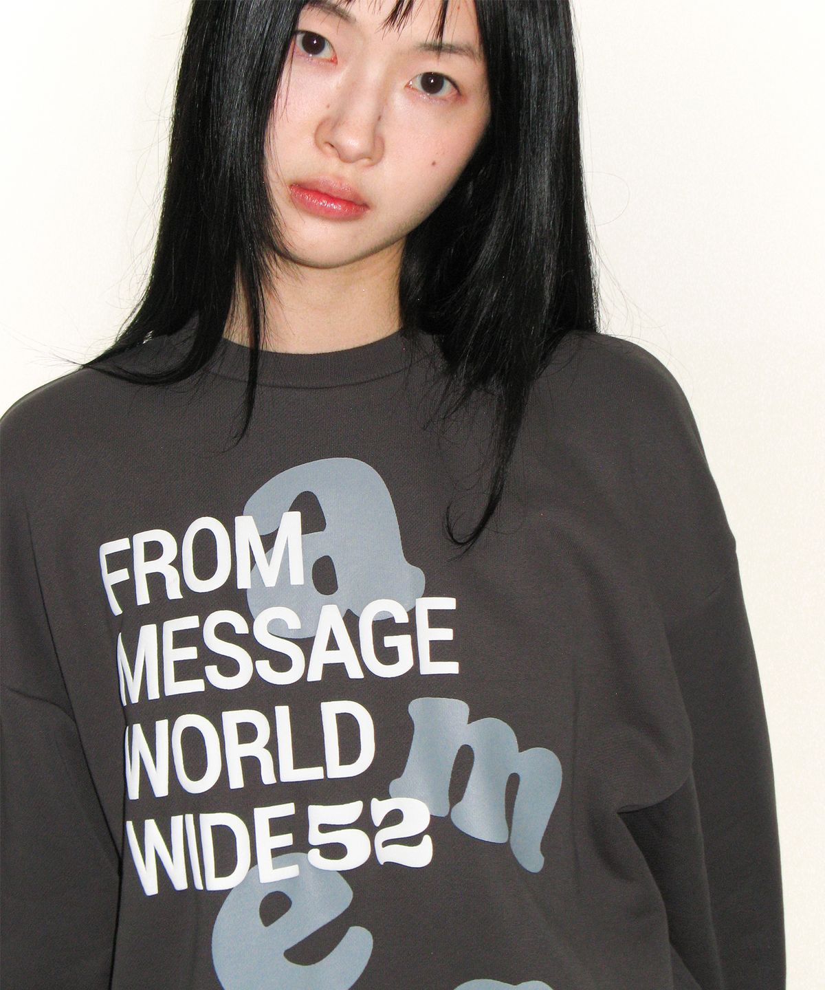아메스 월드와이드(AMES-WORLDWIDE) BIG LETTERING SWEATSHIRT CHARCOAL