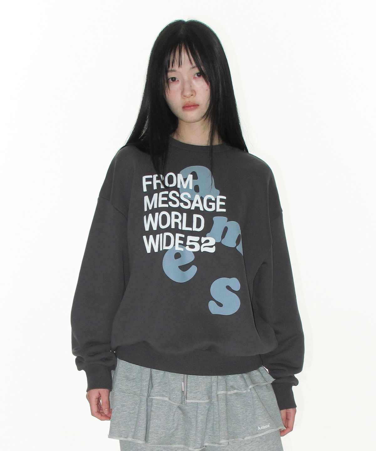 아메스 월드와이드(AMES-WORLDWIDE) BIG LETTERING SWEATSHIRT CHARCOAL