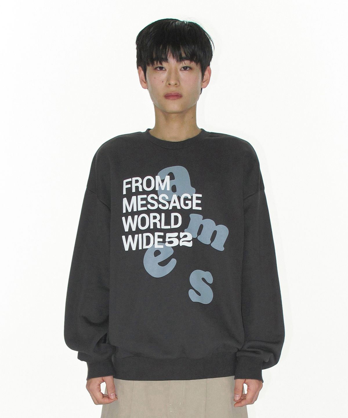 아메스 월드와이드(AMES-WORLDWIDE) BIG LETTERING SWEATSHIRT CHARCOAL