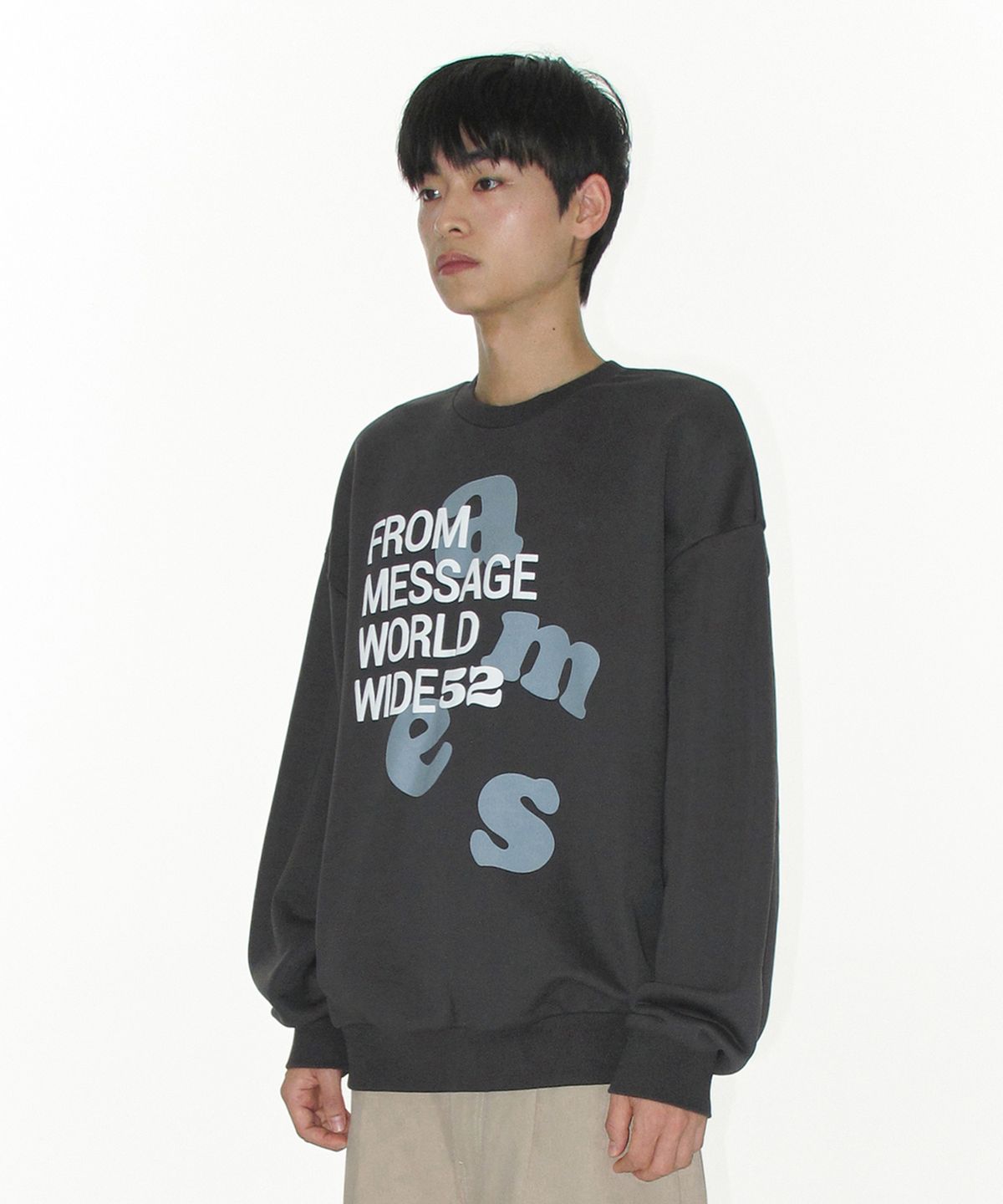 아메스 월드와이드(AMES-WORLDWIDE) BIG LETTERING SWEATSHIRT CHARCOAL