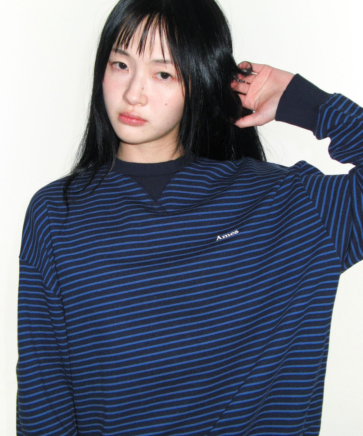 아메스 월드와이드(AMES-WORLDWIDE) BASIC SMALL LOGO STRIPE SWEATSHIRT NAVY