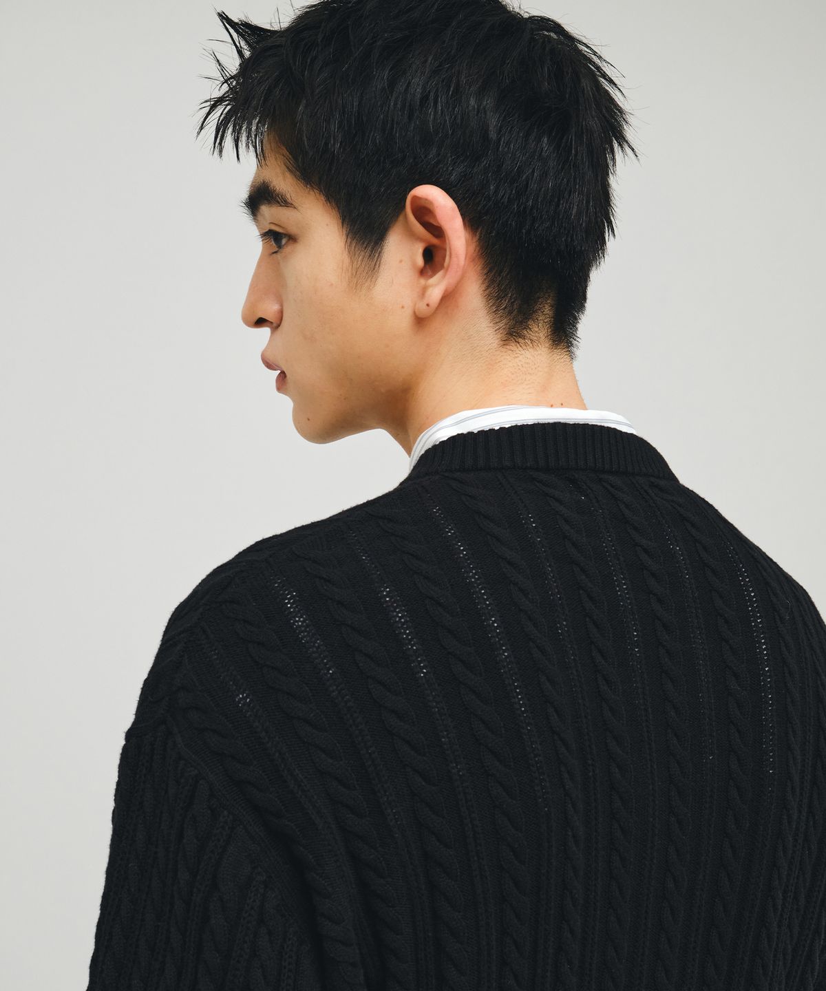 이코르(ECORR) 코튼 케이블 투버튼 가디건_블랙