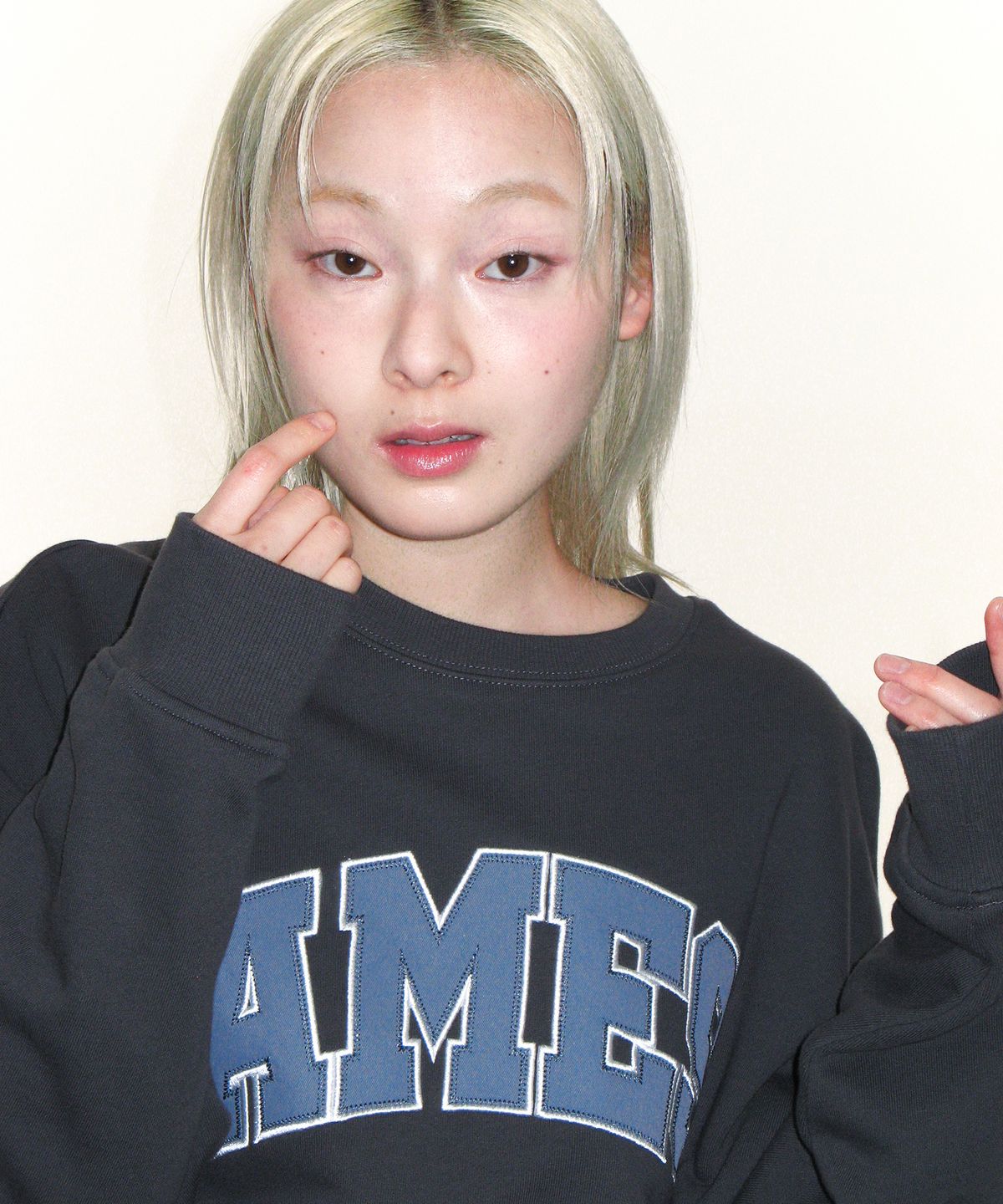 아메스 월드와이드(AMES-WORLDWIDE) BASIC APPLIQUE SWEATSHIRT DEEP CHARCOAL