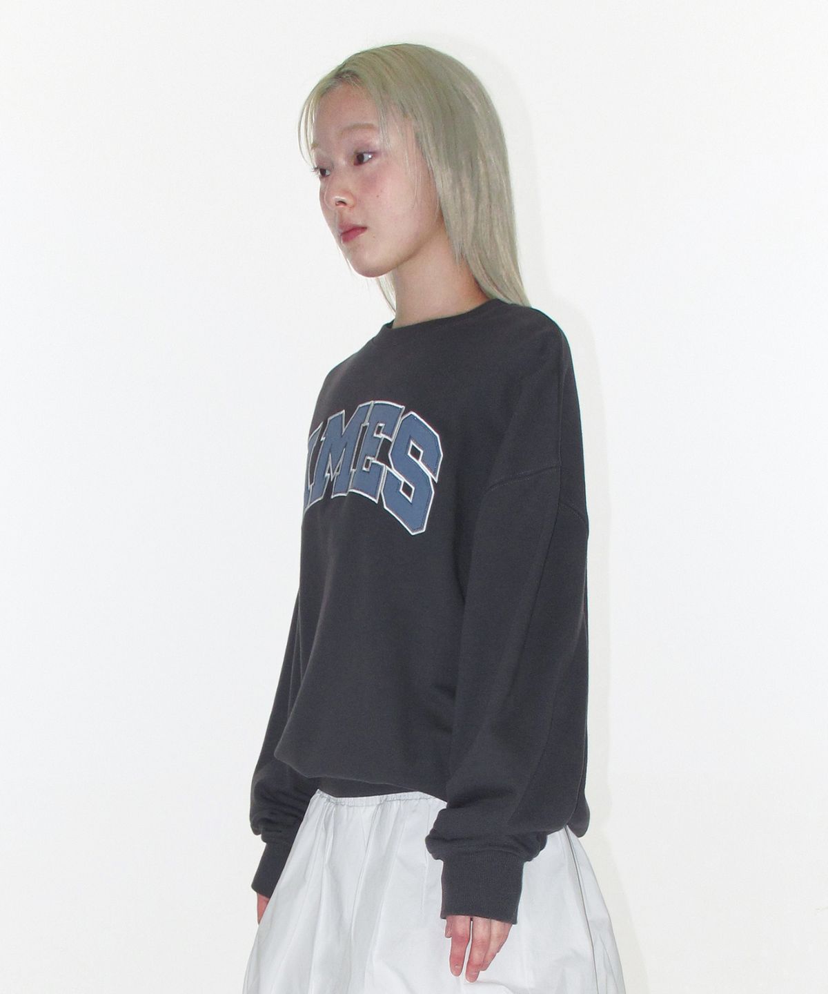 아메스 월드와이드(AMES-WORLDWIDE) BASIC APPLIQUE SWEATSHIRT DEEP CHARCOAL