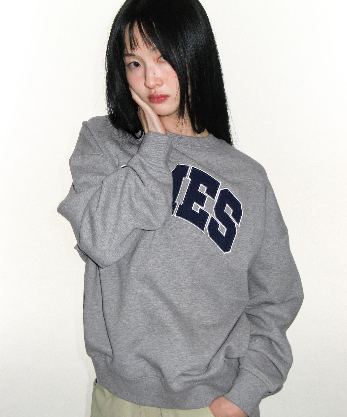 아메스 월드와이드(AMES-WORLDWIDE) BASIC APPLIQUE SWEATSHIRT GREY