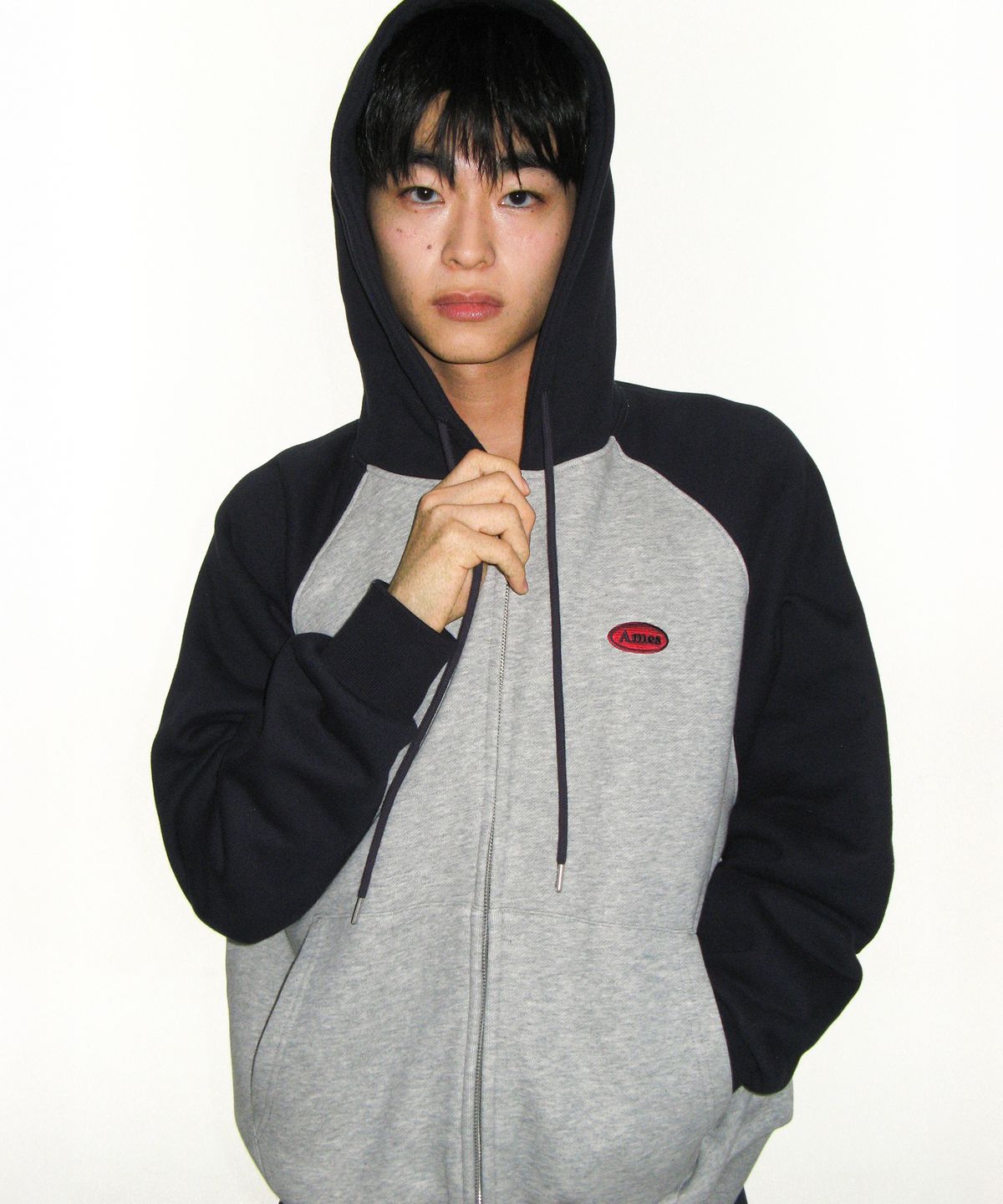 아메스 월드와이드(AMES-WORLDWIDE) CIRCLE LOGO RAGLAN HOODIE ZIP-UP NAVY