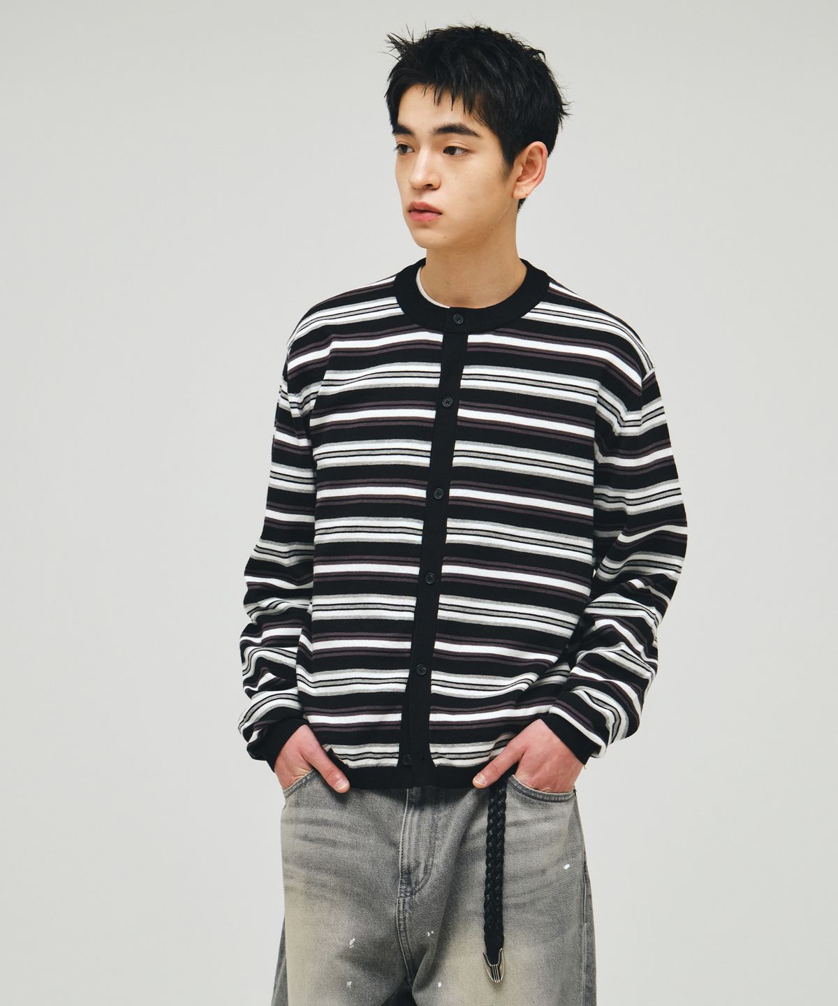 이코르(ECORR) 워셔블 코튼 스트라이프 크롭 가디건_블랙