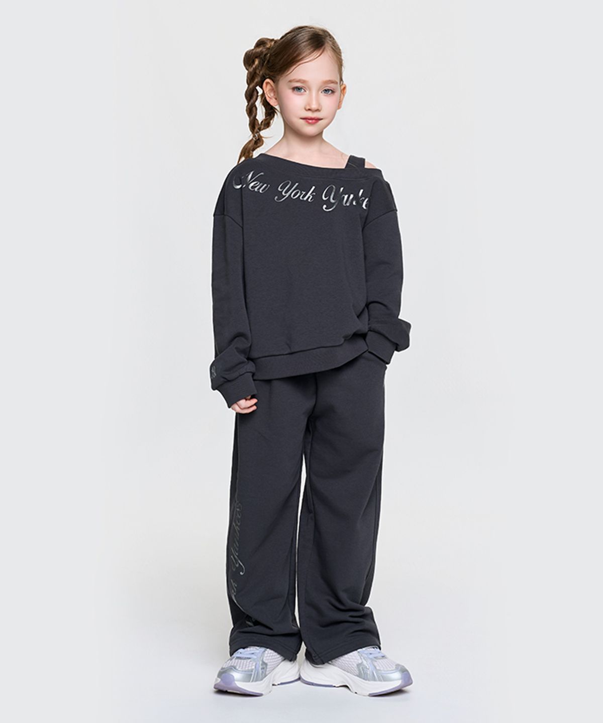 엠엘비 키즈(MLB KIDS) 스트릿 걸즈 레터링 레이어드 맨투맨 세트 NY (D.Charcoal Grey)