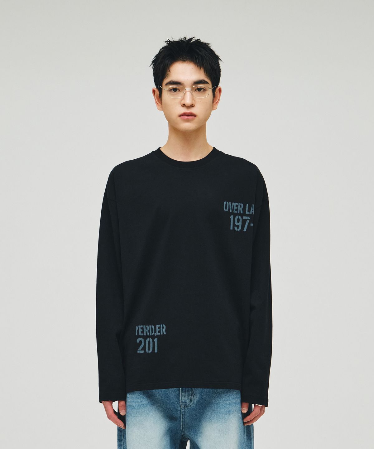이코르(ECORR) 오버레이 타이포 롱슬리브_블랙
