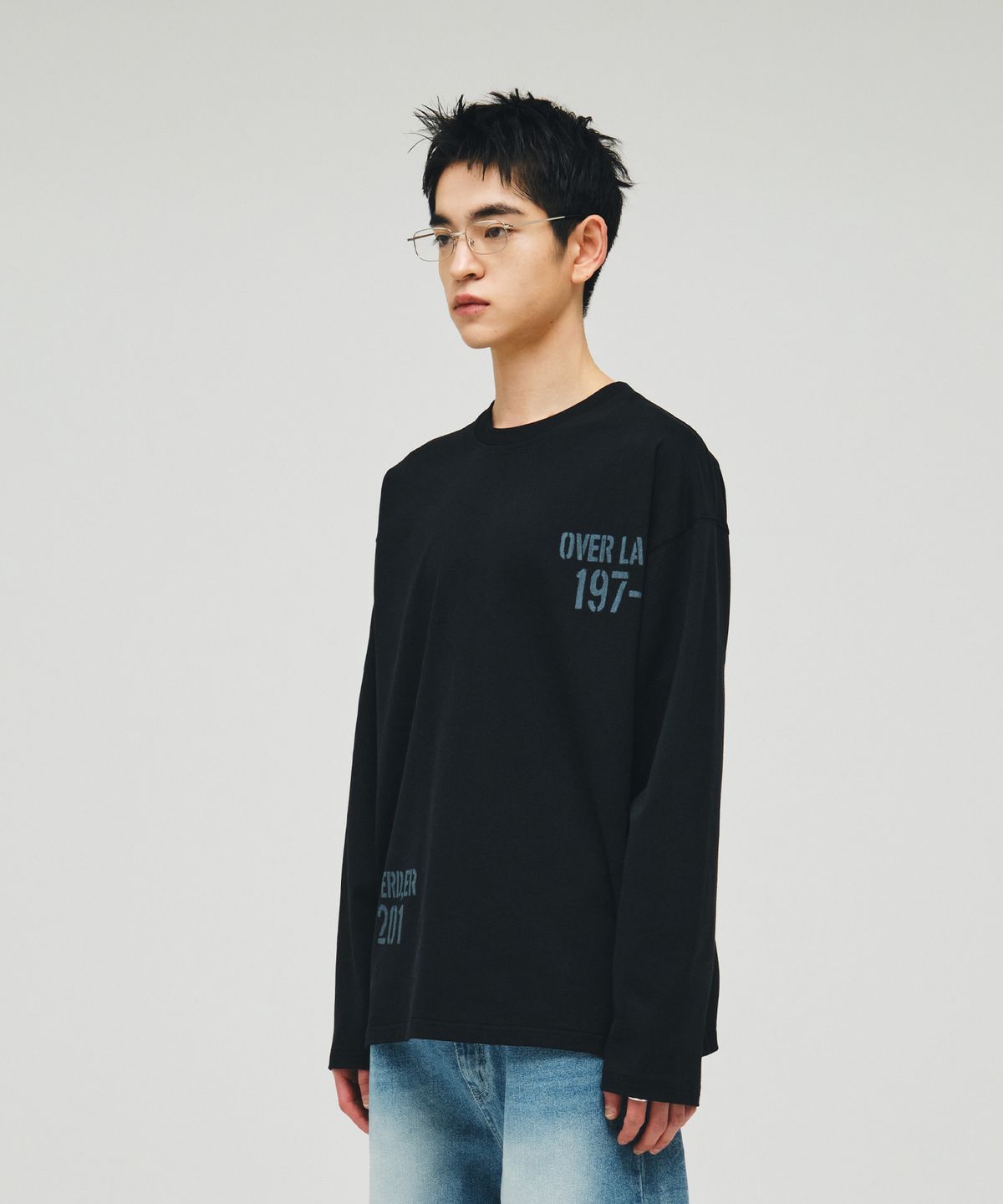 이코르(ECORR) 오버레이 타이포 롱슬리브_블랙