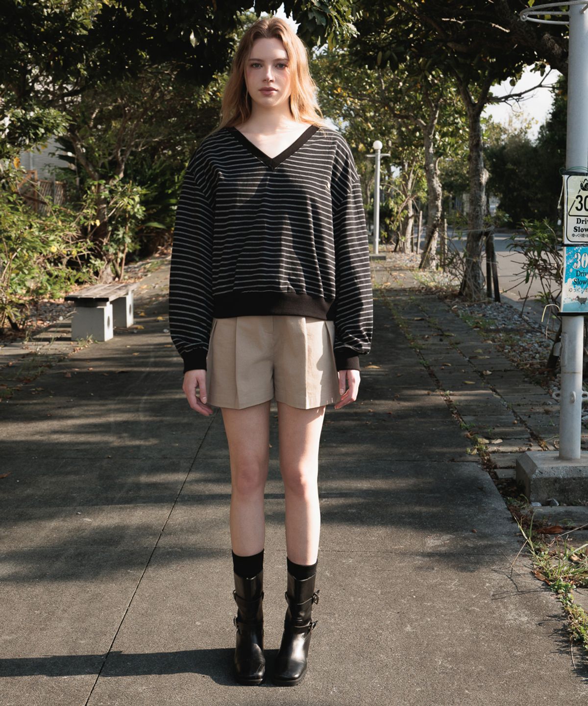 드헤베(DEHEVE) Stripe V-neck Sweatshirt [Black]