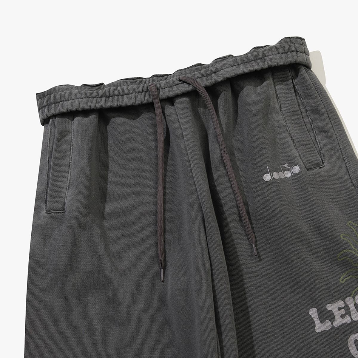 디아도라(diadora) 헤비웨이트 워싱 와이드 스웻팬츠 GREY