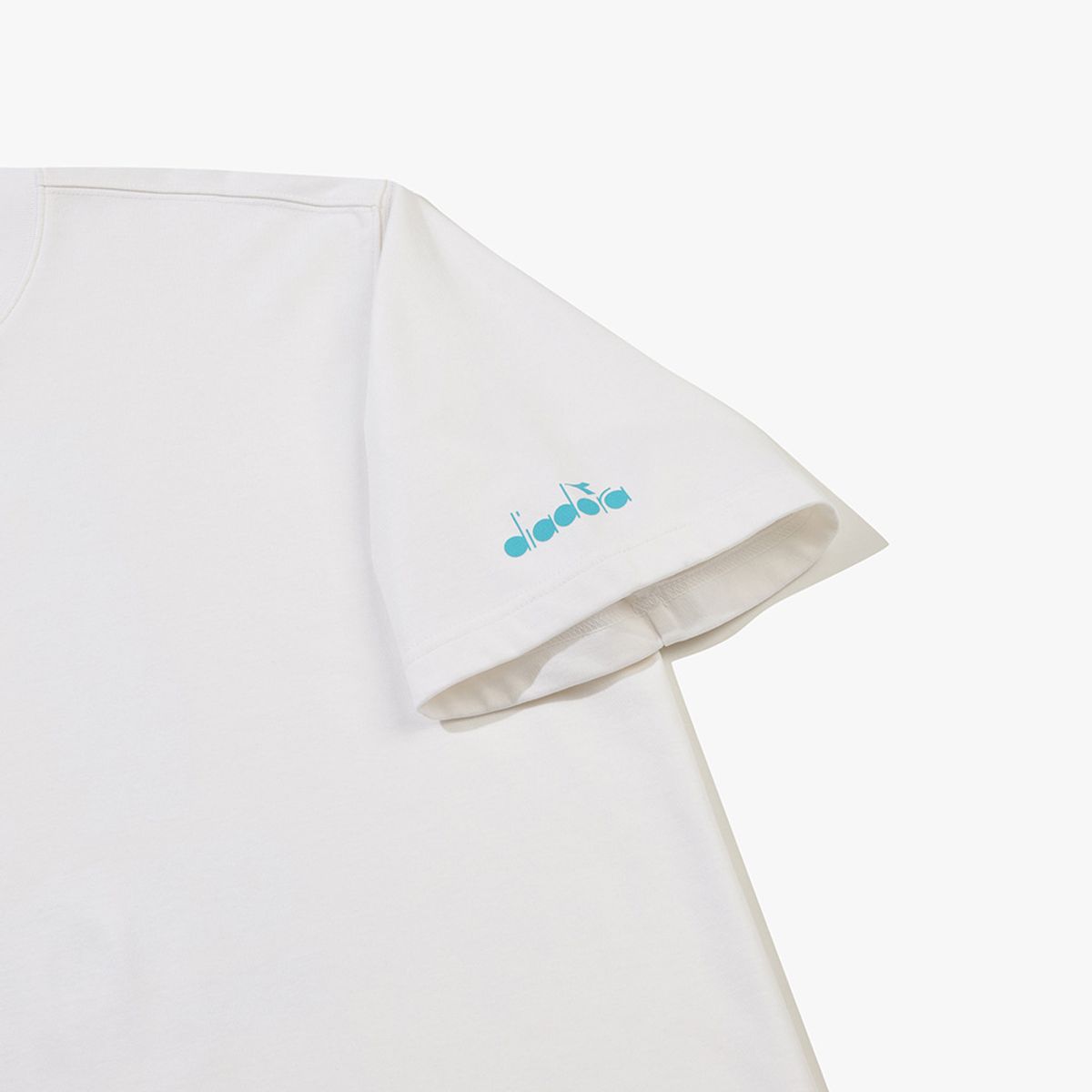 디아도라(diadora) 이큅 워싱 그래픽 백메쉬 반팔 티셔츠 IVORY