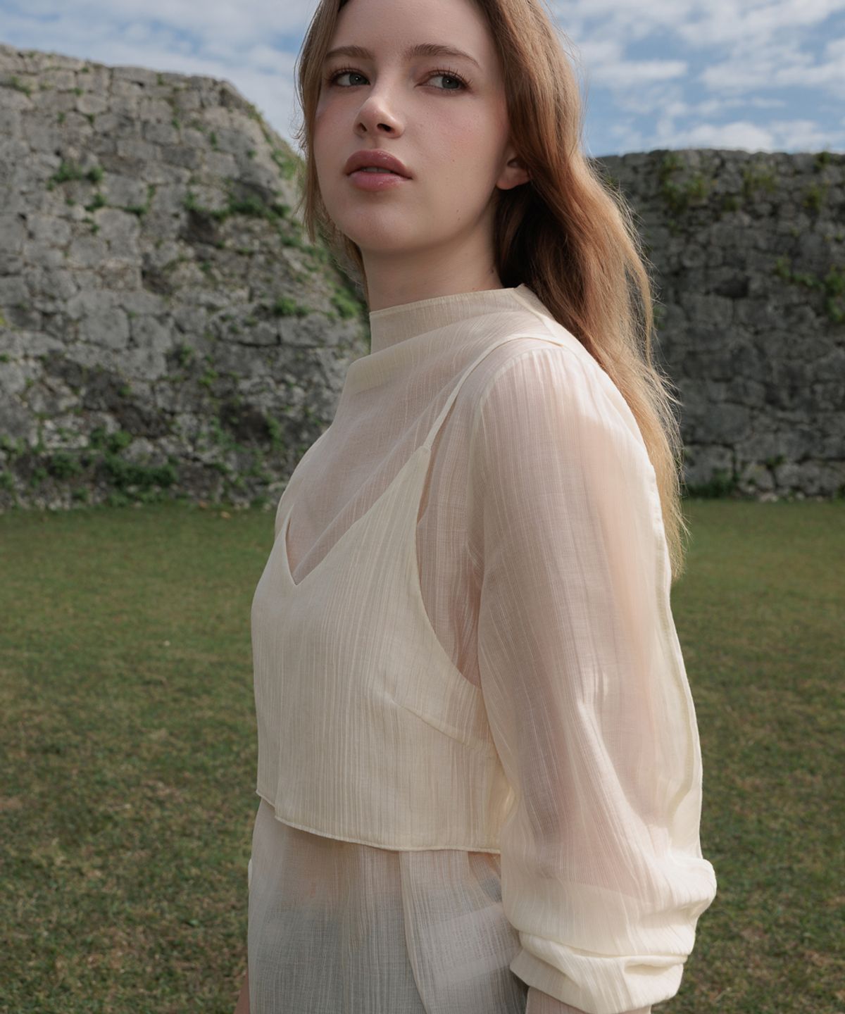 드헤베(DEHEVE) High-Neck Bustier Blouse [Butter]