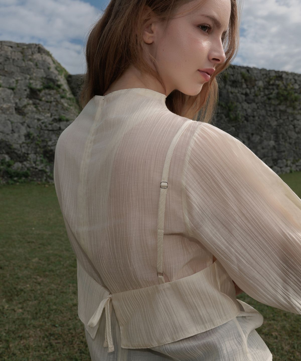 드헤베(DEHEVE) High-Neck Bustier Blouse [Butter]