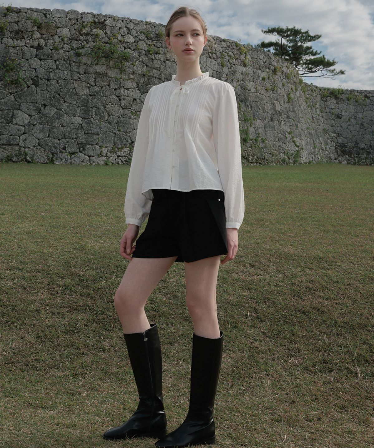 드헤베(DEHEVE) Ribbon Ruffle Blouse [Ivory]
