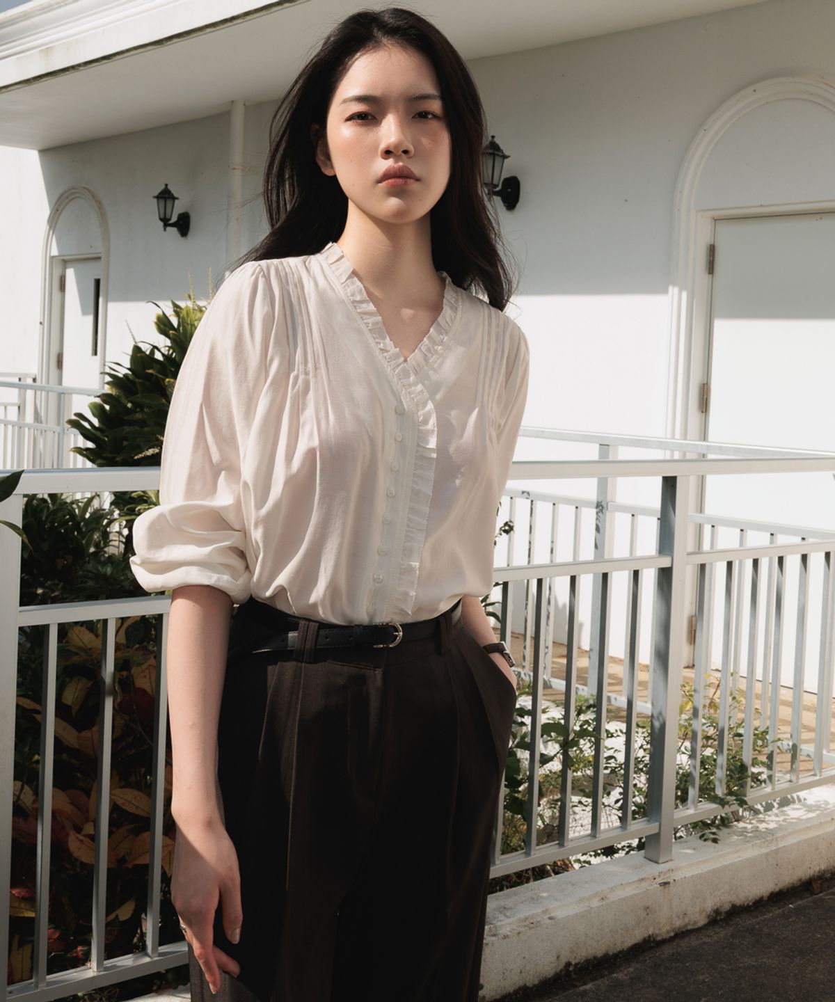 드헤베(DEHEVE) Frill Pintuck Blouse [Ivory]