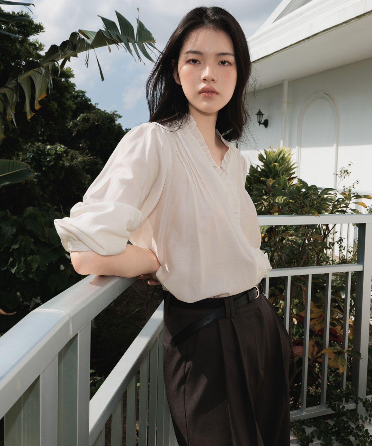 드헤베(DEHEVE) Frill Pintuck Blouse [Ivory]
