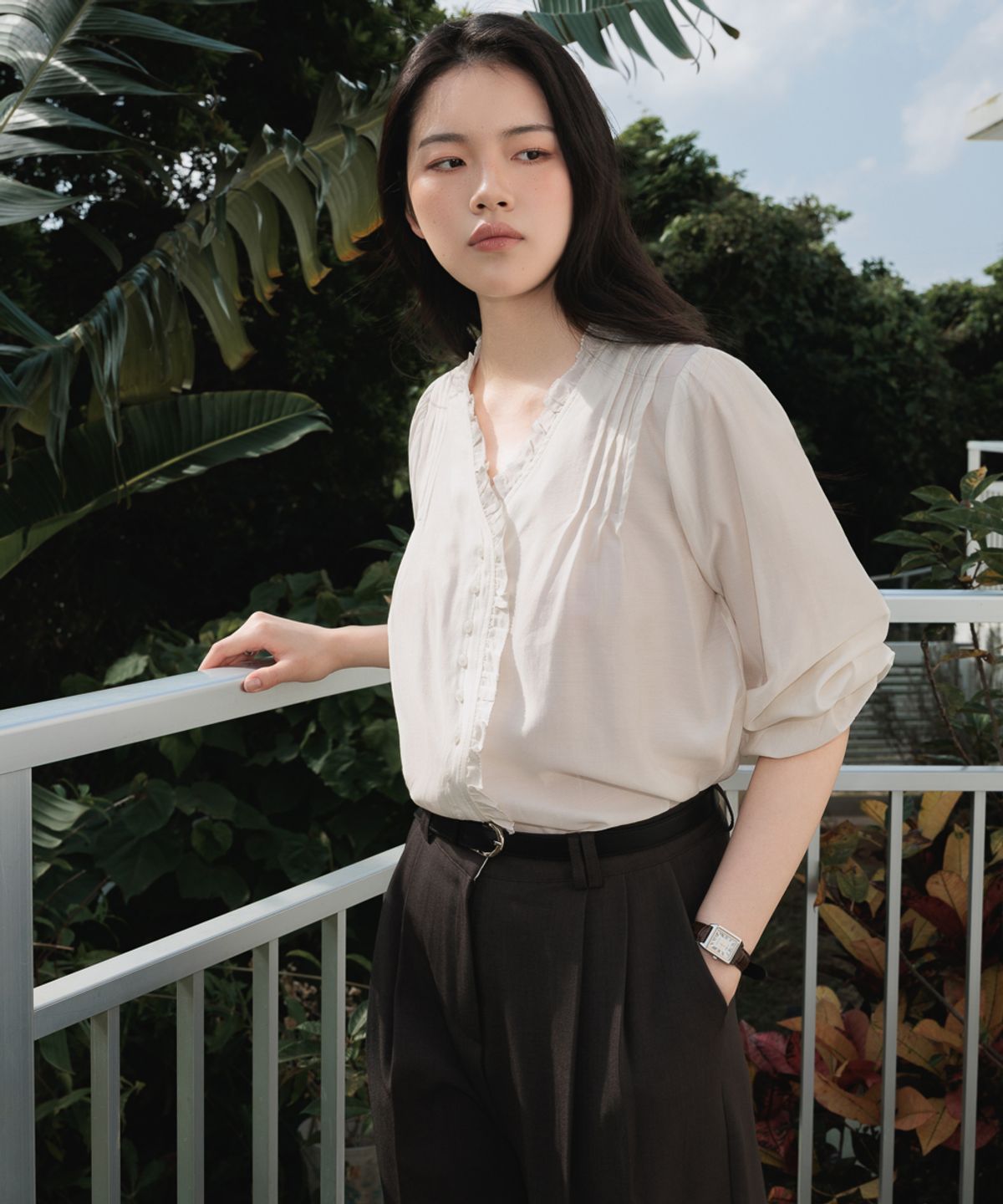 드헤베(DEHEVE) Frill Pintuck Blouse [Ivory]