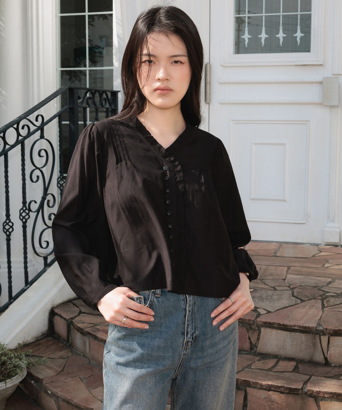 드헤베(DEHEVE) Frill Pintuck Blouse [Black]
