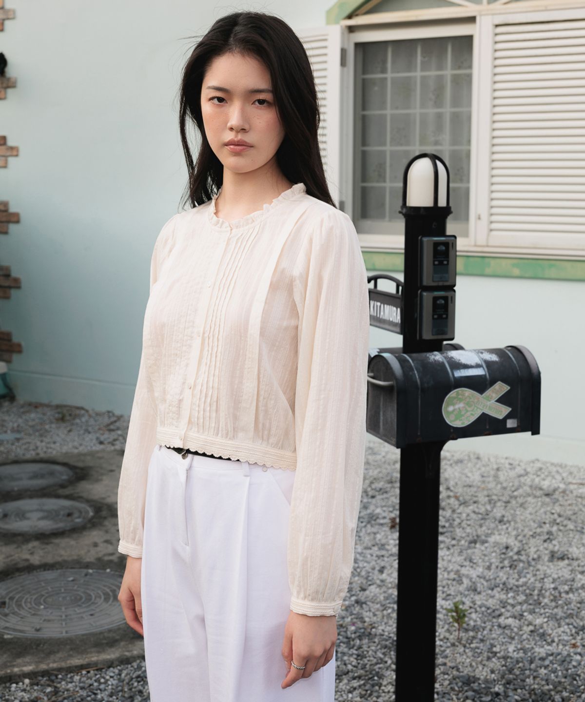 드헤베(DEHEVE) Round Neck Frill Blouse [Butter]