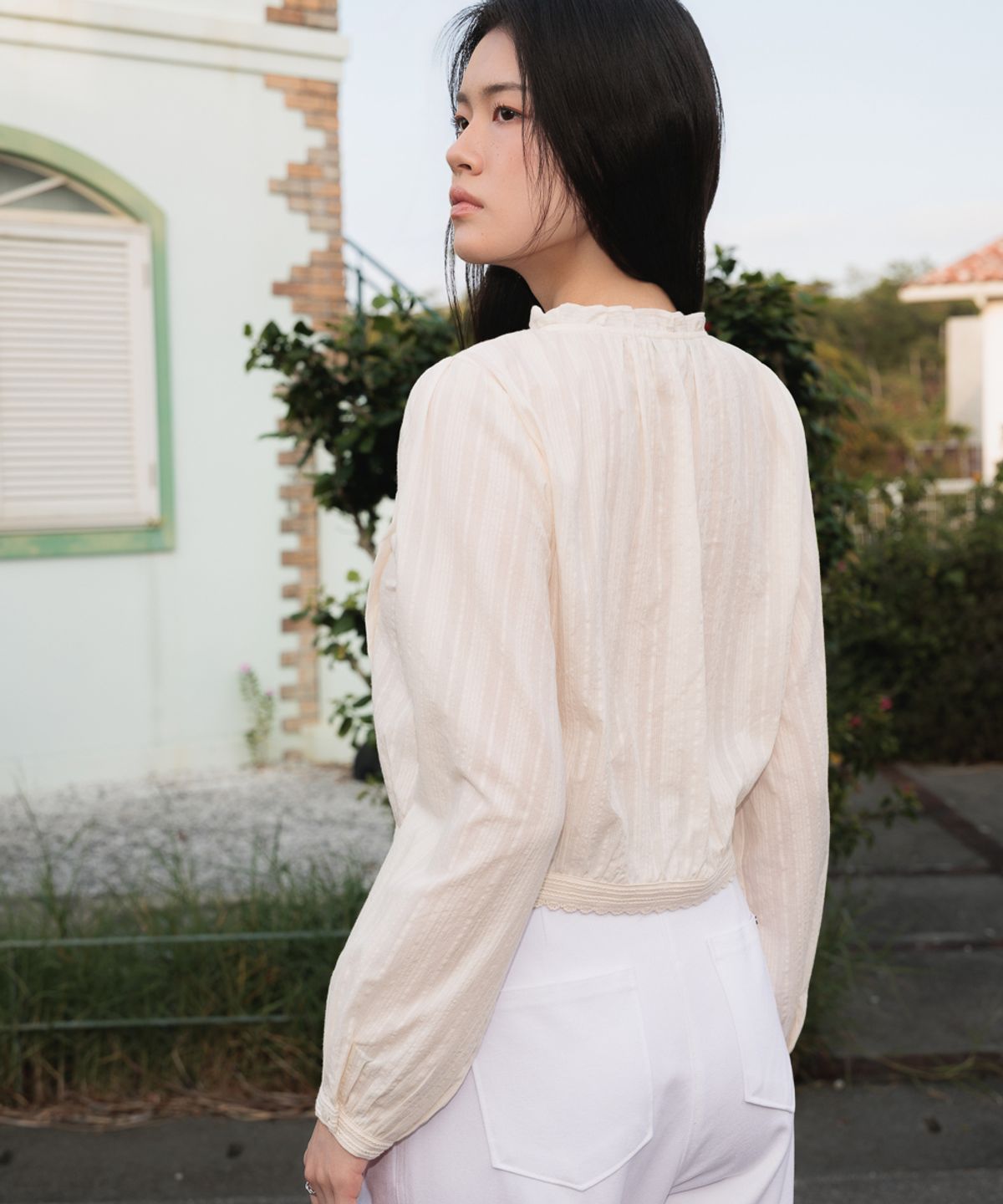 드헤베(DEHEVE) Round Neck Frill Blouse [Butter]