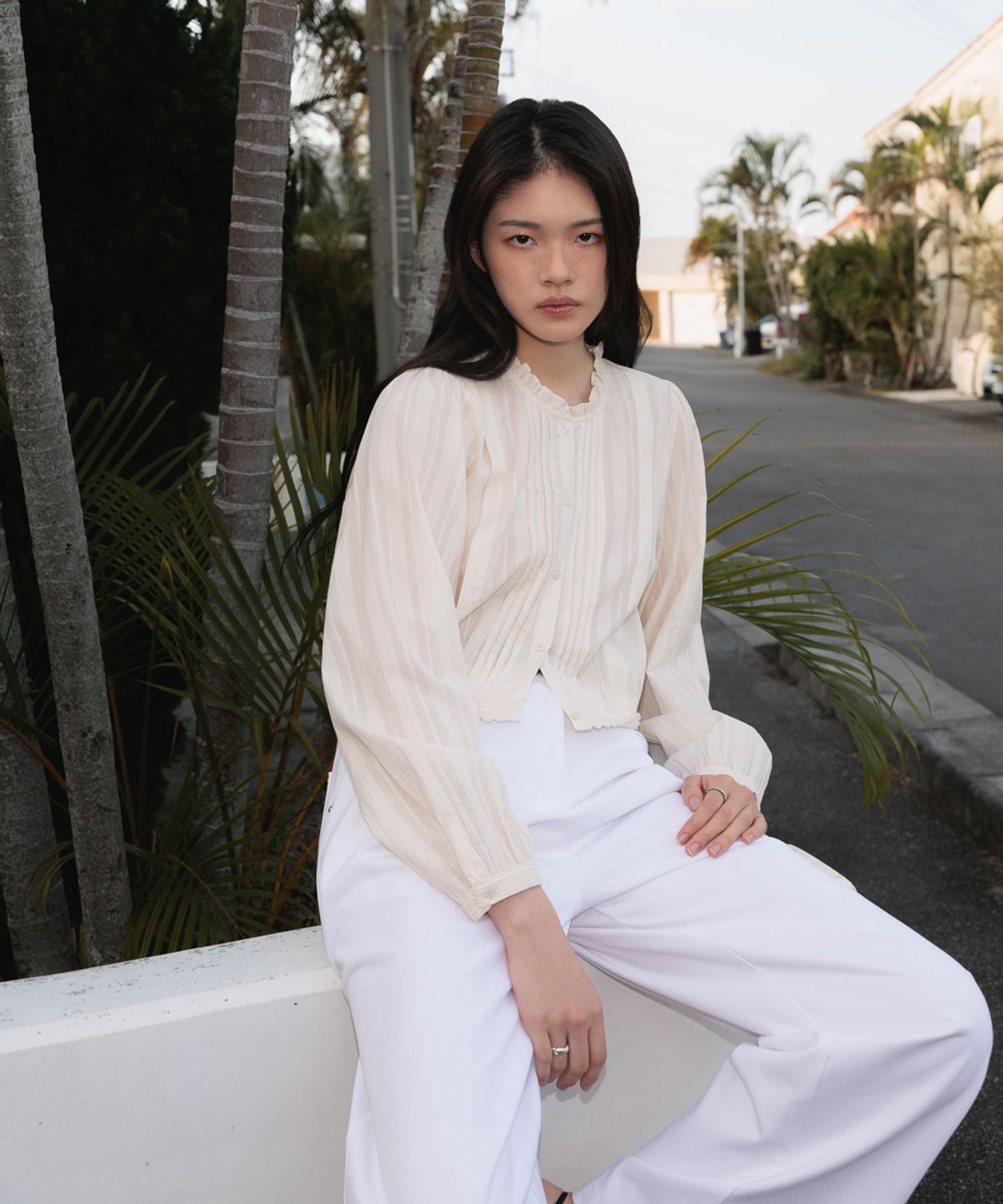 드헤베(DEHEVE) Round Neck Frill Blouse [Butter]