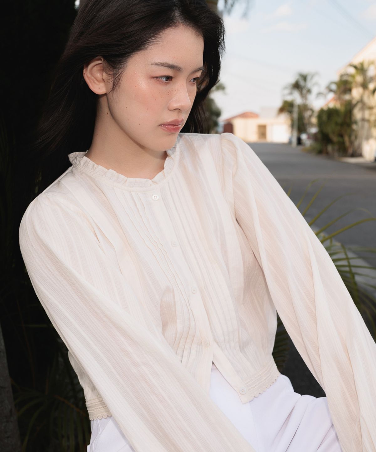 드헤베(DEHEVE) Round Neck Frill Blouse [Butter]