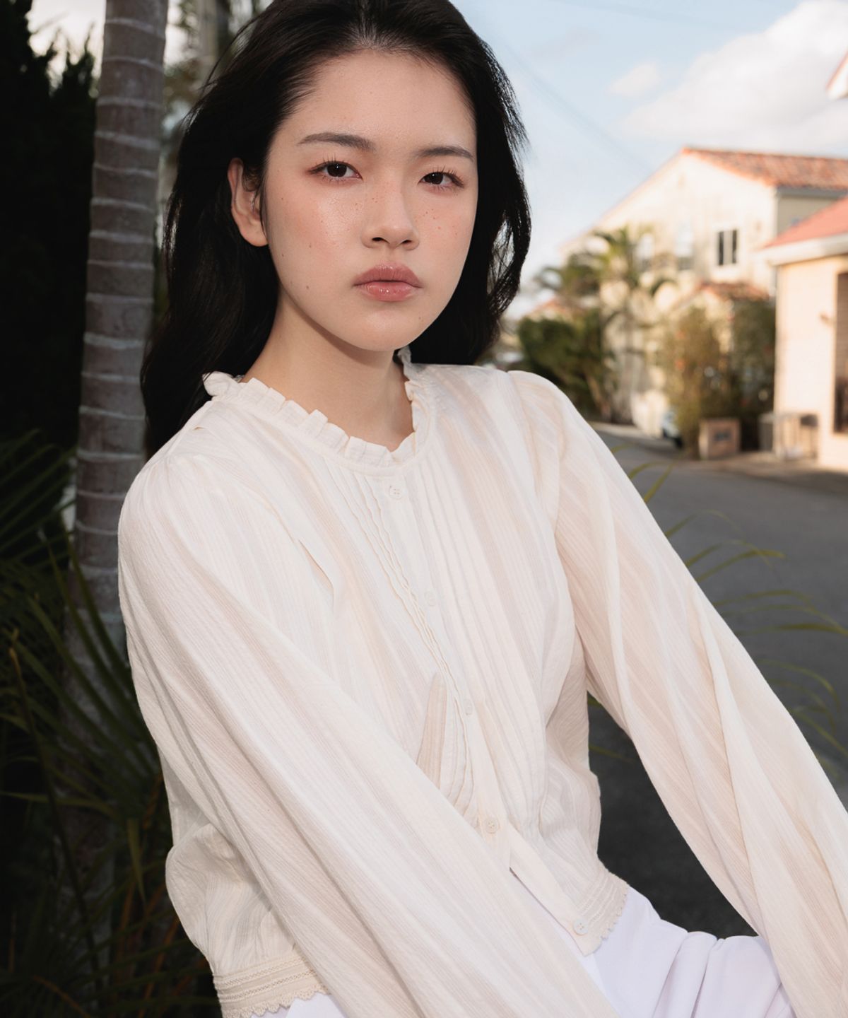 드헤베(DEHEVE) Round Neck Frill Blouse [Butter]