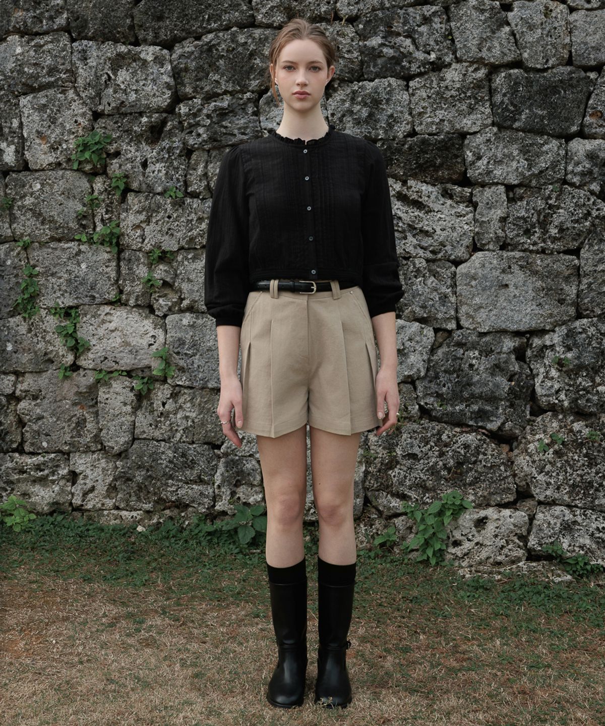 드헤베(DEHEVE) Round Neck Frill Blouse [Black]
