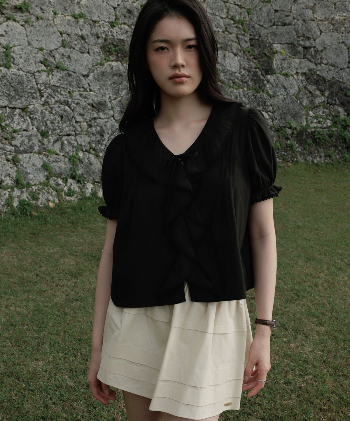 드헤베(DEHEVE) Puff Sleeve Ruffle Blouse [Black]