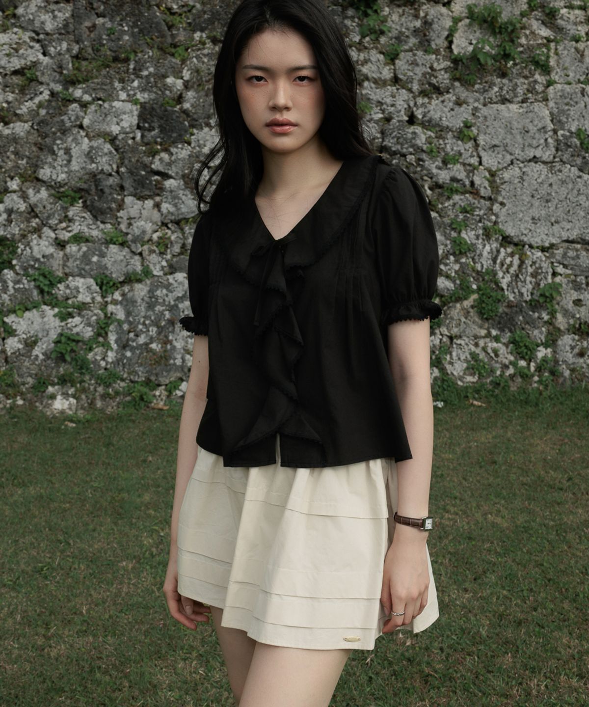 드헤베(DEHEVE) Puff Sleeve Ruffle Blouse [Black]