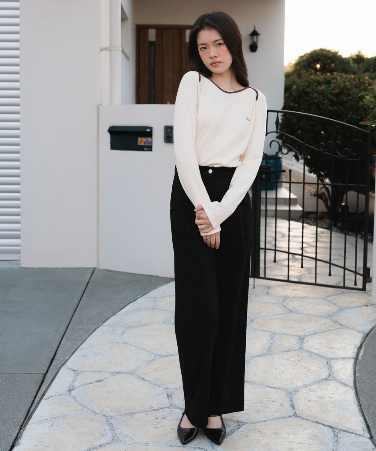 드헤베(DEHEVE) Eyelet Boat Neck Long Sleeve [Ivory]