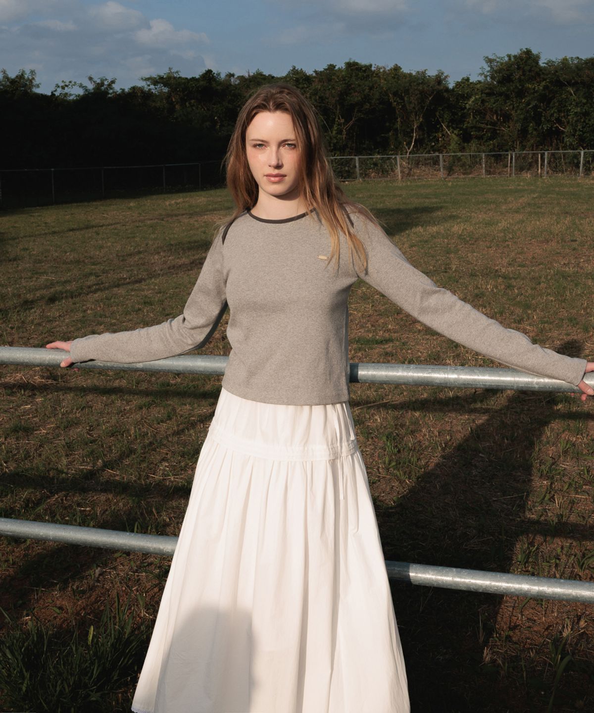드헤베(DEHEVE) Eyelet Boat Neck Long Sleeve [Gray]