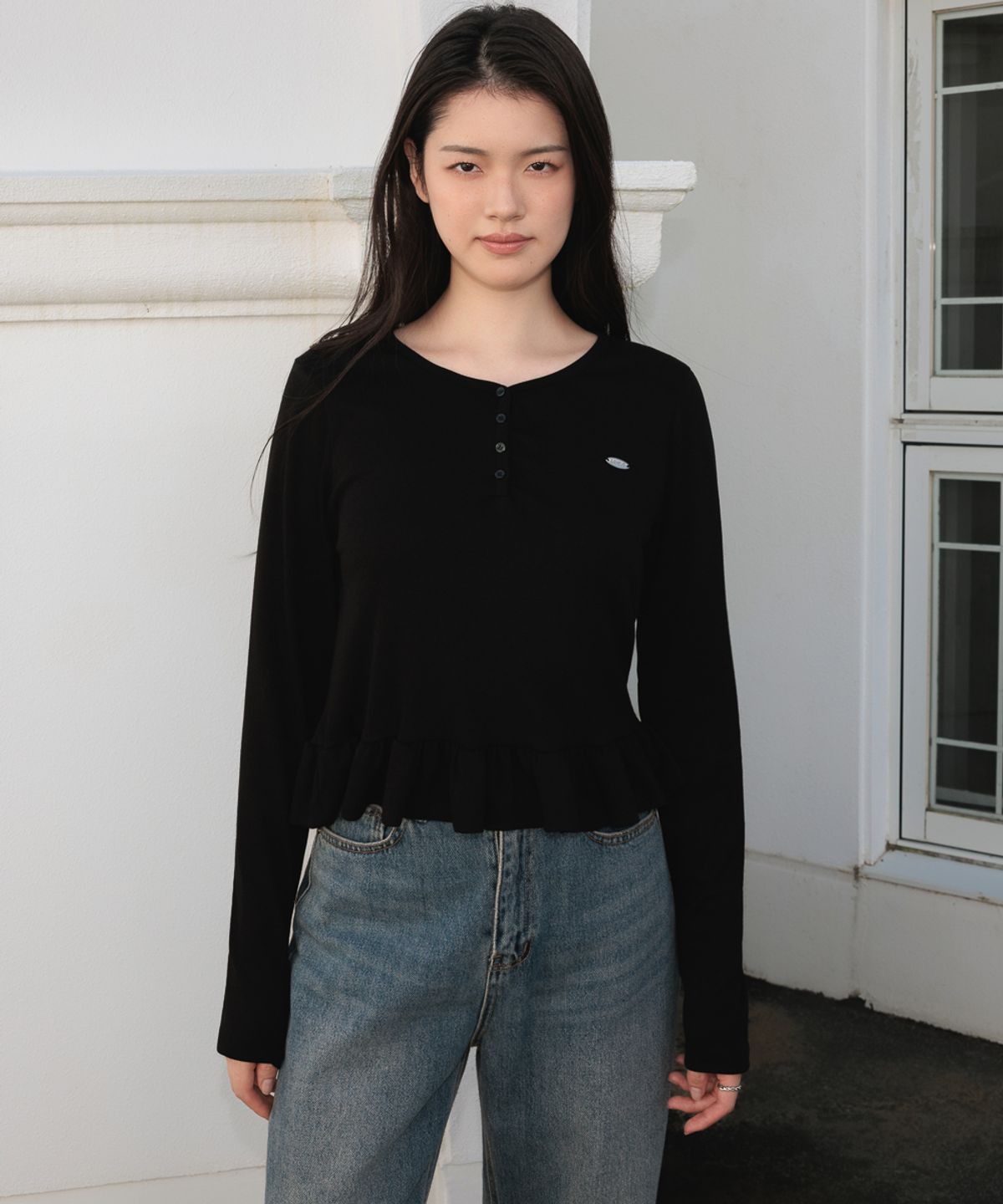 드헤베(DEHEVE) Frill Henley Neck Long Sleeve [Black]