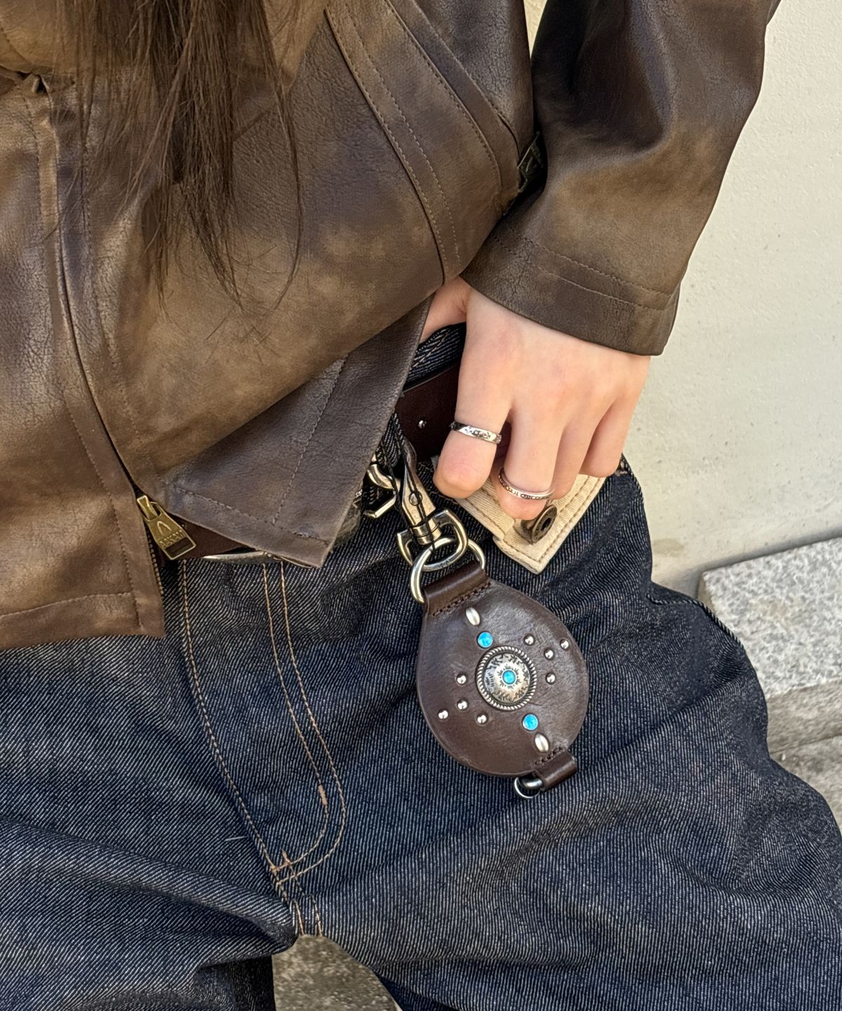 아캄(AAKAM) Gem Studded Keyring (Brown)