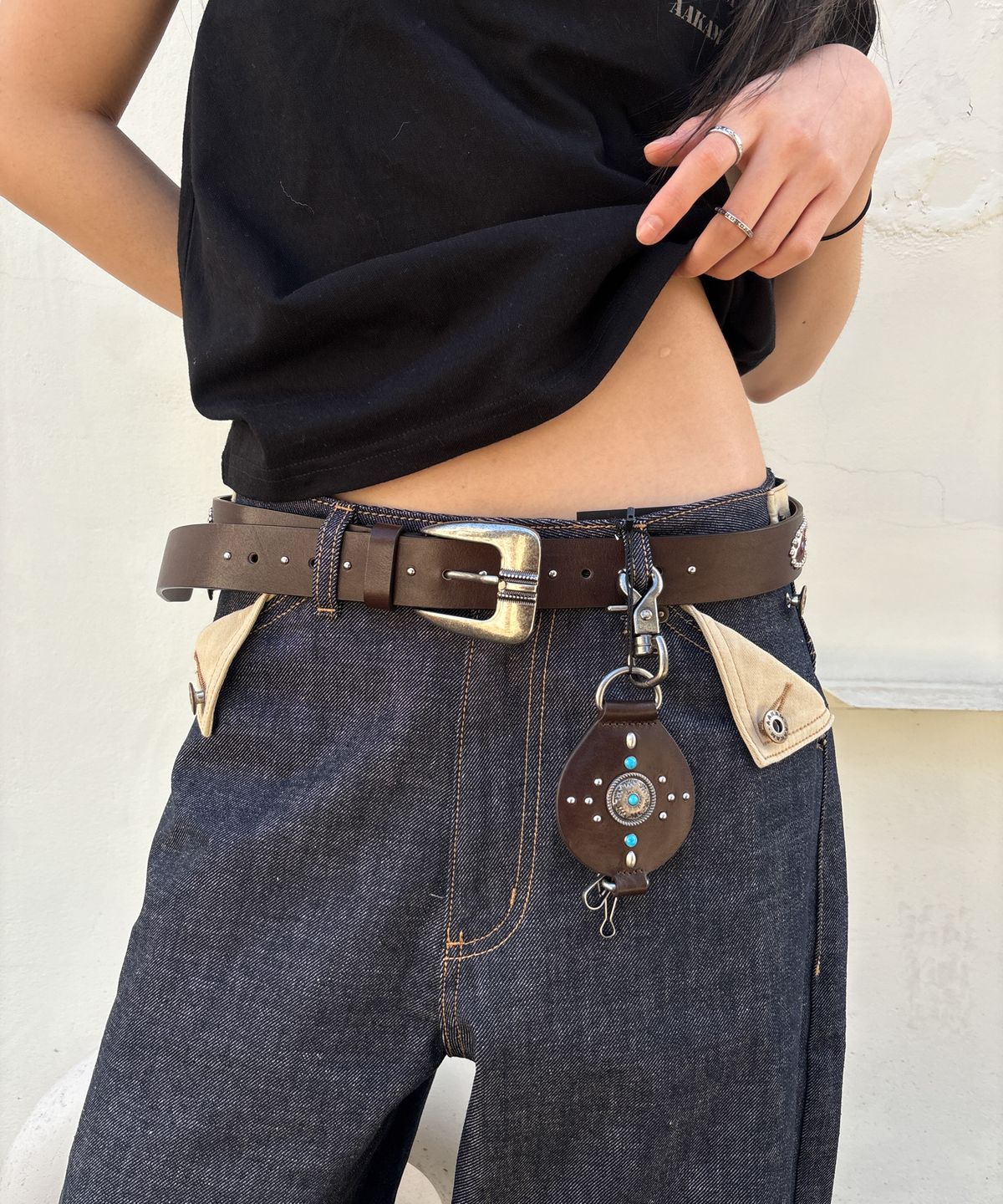 아캄(AAKAM) Gem Studded Keyring (Brown)