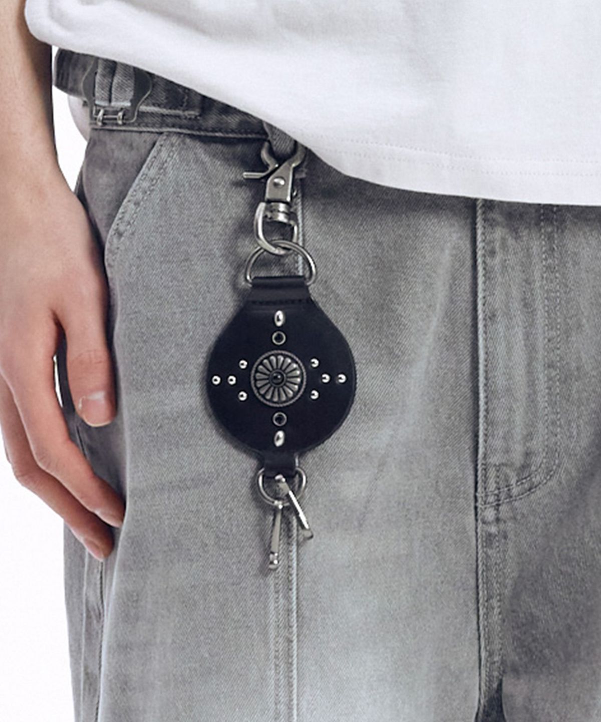 아캄(AAKAM) Gem Studded Keyring (Black)