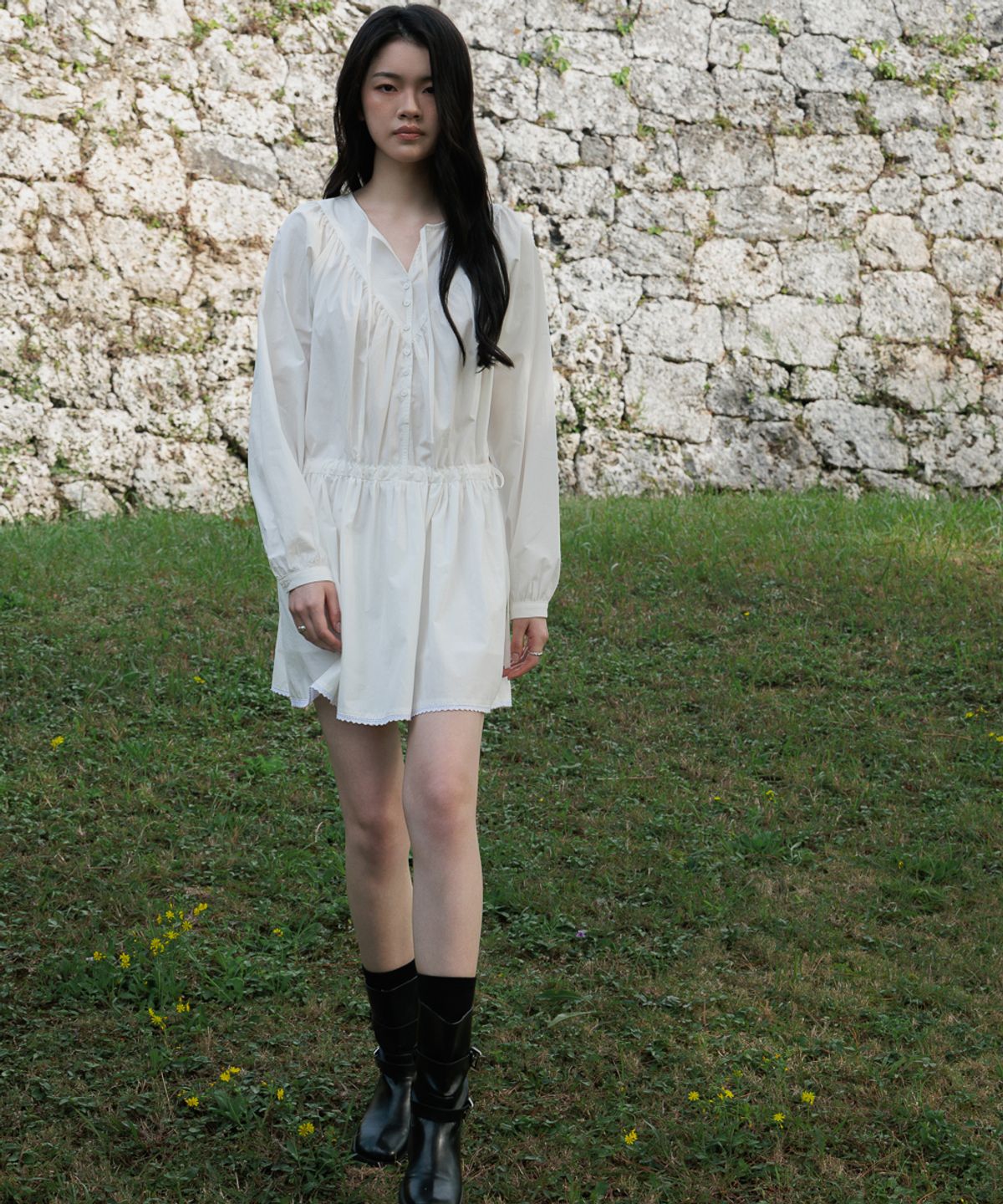드헤베(DEHEVE) Button Shirring Mini Dress [Ivory]