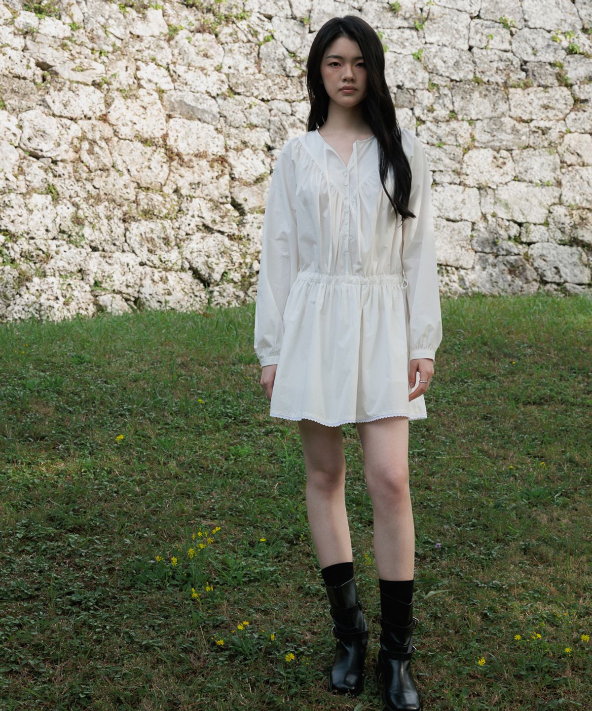 드헤베(DEHEVE) Button Shirring Mini Dress [Ivory]