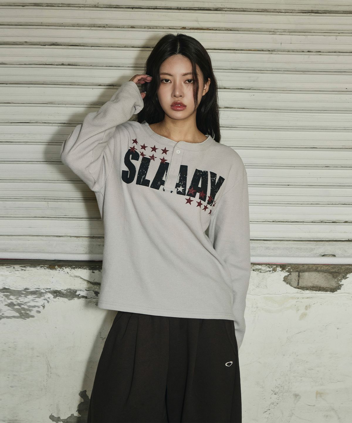 스켈리웩(SCALLYWAG) SLAAY 와플 헨리넥 롱 슬리브[모카]