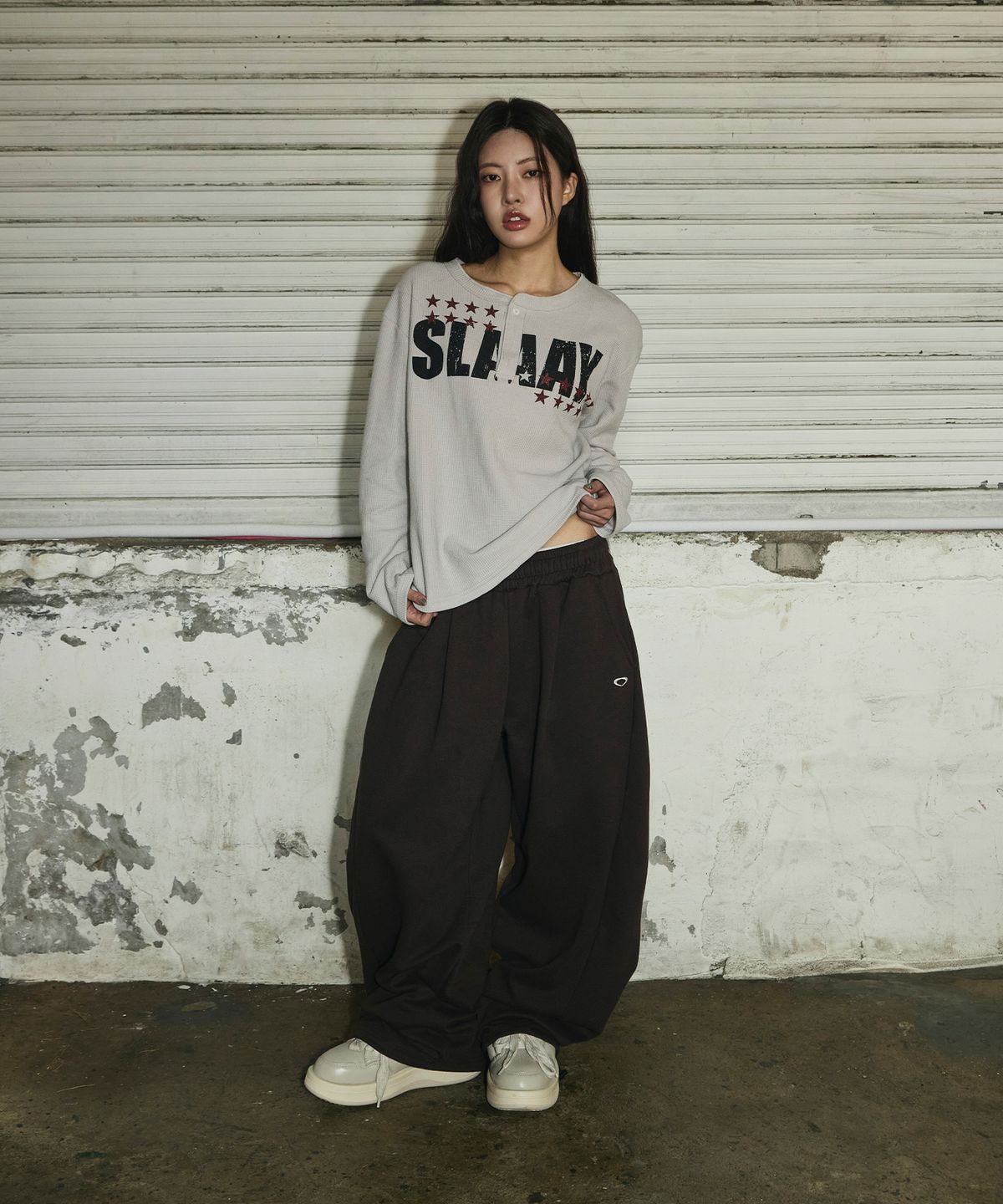 스켈리웩(SCALLYWAG) SLAAY 와플 헨리넥 롱 슬리브[모카]