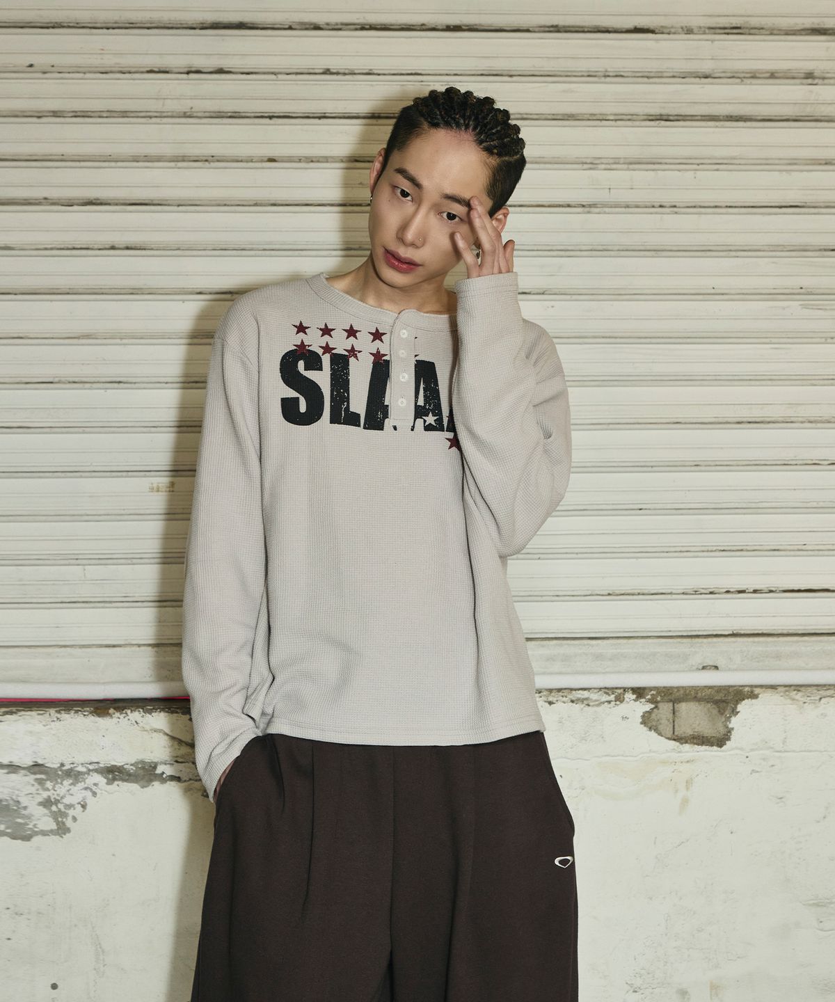 스켈리웩(SCALLYWAG) SLAAY 와플 헨리넥 롱 슬리브[모카]