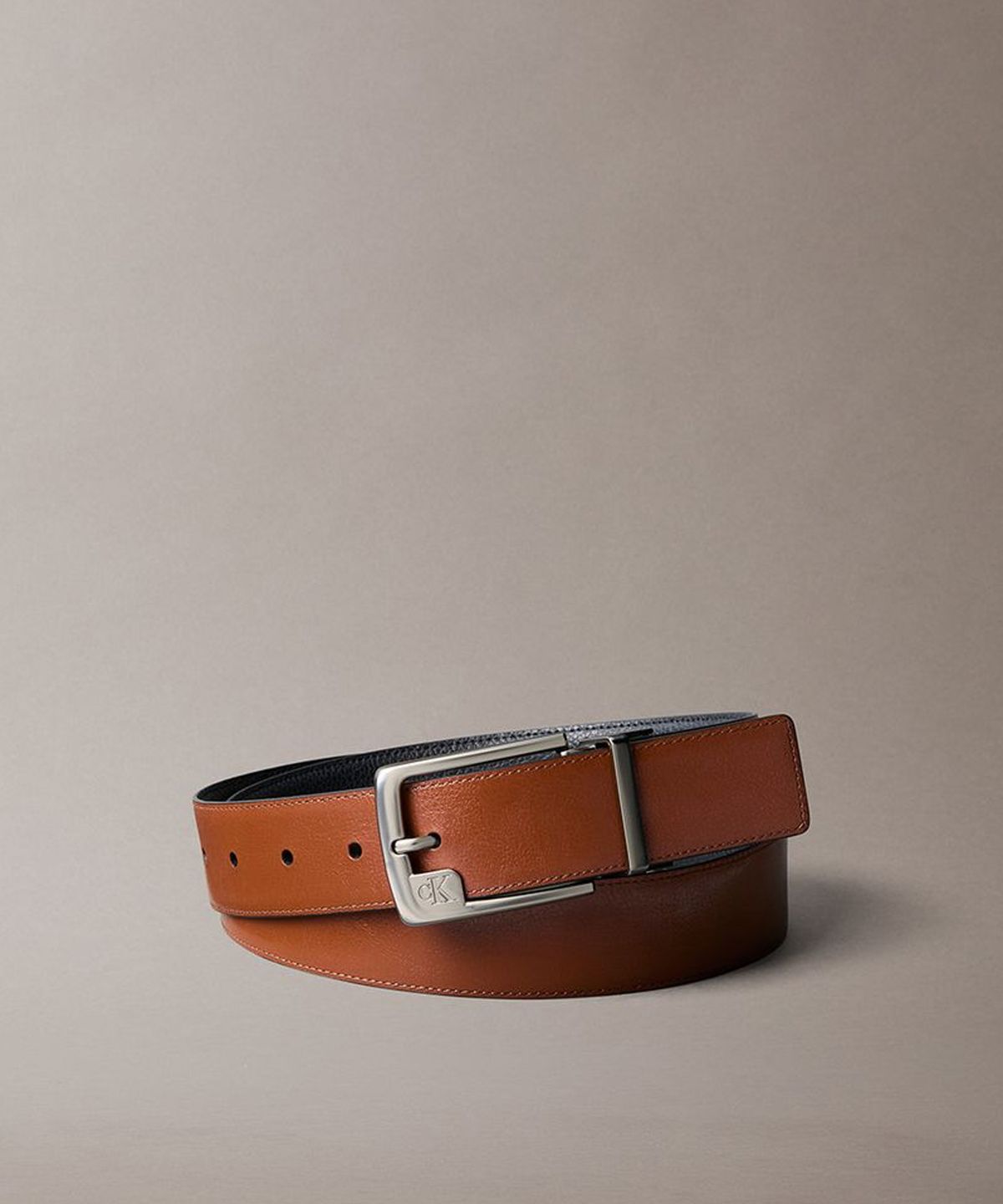 캘빈클라인 진(CALVIN KLEIN JEANS) 시즈널 모노그램 프레임 로고 버클 35mm 벨트 4D7057G MUQ